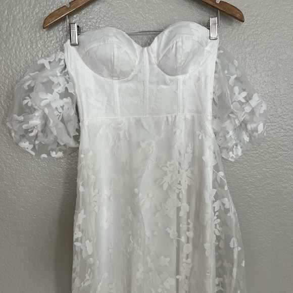 NWOT Romantic Dedication White Floral Off-the-Shoulder Maxi Dress - Picture 4 of 11